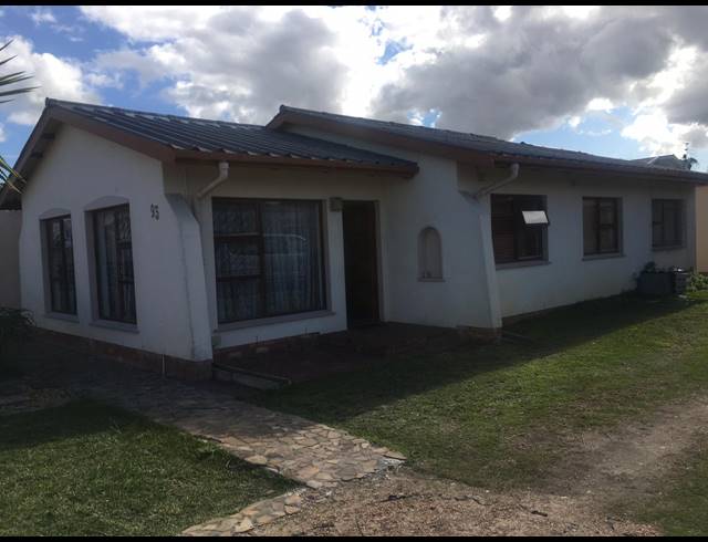 3 bed property to rent in GRASSY PARK
